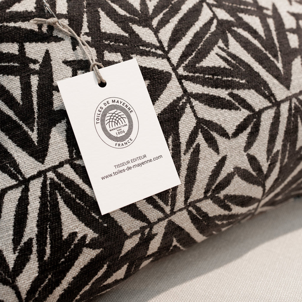 coussin-rectangle-noir-laurier-coton-hc817