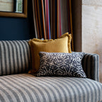 coussin-rectangle-noir-laurier-coton-hc817