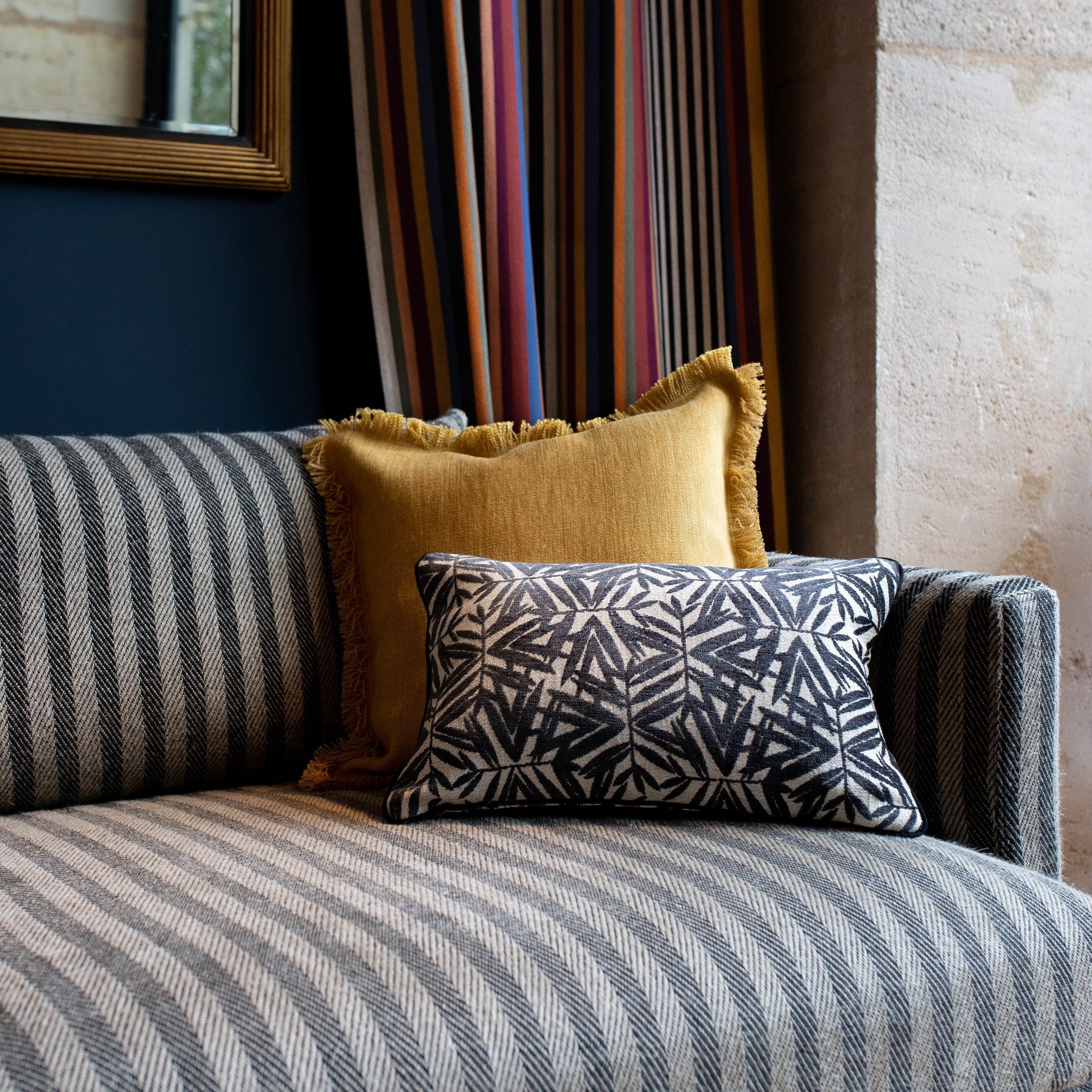 coussin-rectangle-noir-laurier-coton-hc817